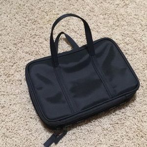 Travel makeup bag